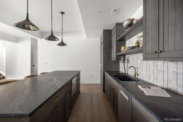 2070 S Saint Paul Street, Denver, CO 80210