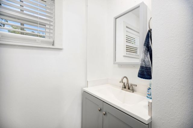 169 N County Road 4945, Etoile, TX 75944