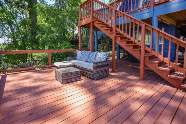 169 N County Road 4945, Etoile, TX 75944