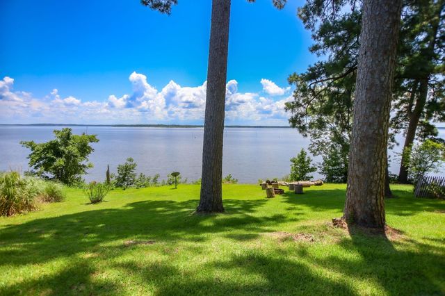 169 N County Road 4945, Etoile, TX 75944