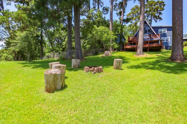 169 N County Road 4945, Etoile, TX 75944