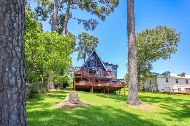 169 N County Road 4945, Etoile, TX 75944