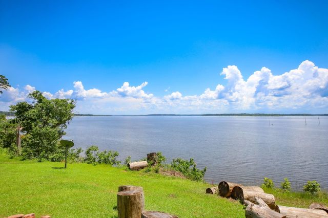 169 N County Road 4945, Etoile, TX 75944