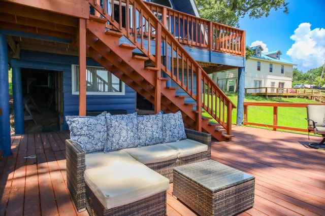 169 N County Road 4945, Etoile, TX 75944