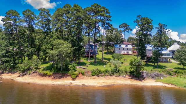 169 N County Road 4945, Etoile, TX 75944