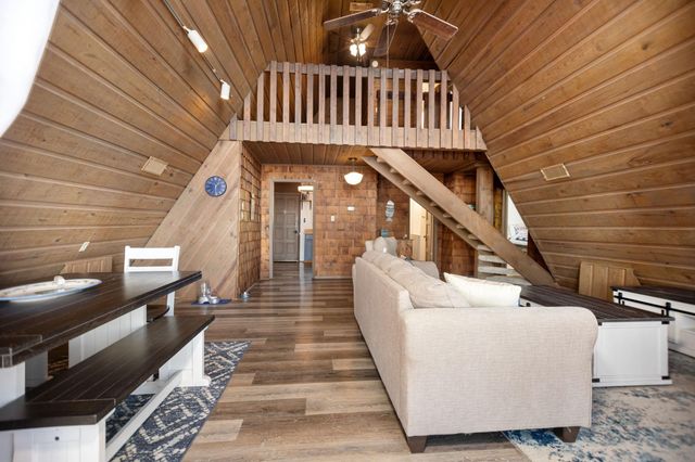 169 N County Road 4945, Etoile, TX 75944