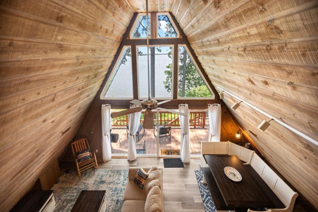 169 N County Road 4945, Etoile, TX 75944