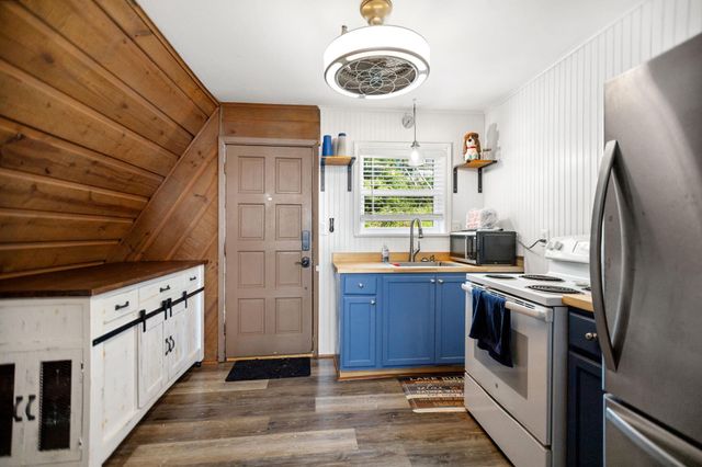 169 N County Road 4945, Etoile, TX 75944