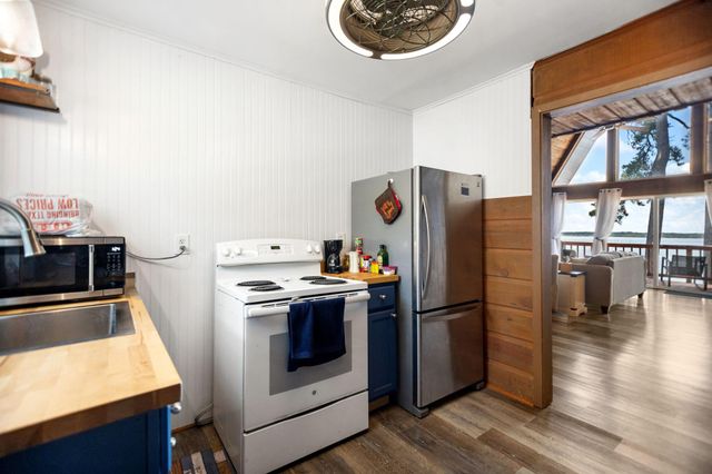 169 N County Road 4945, Etoile, TX 75944