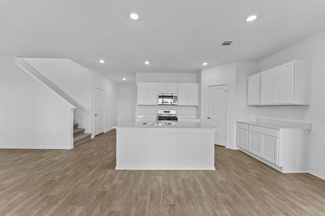 12200 Silverton Tree BND, Mustang Ridge, TX 78610