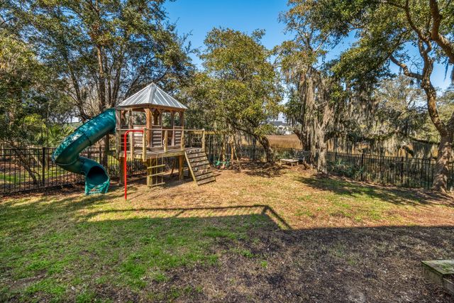 201 N Ladd Court, Charleston, SC 29492