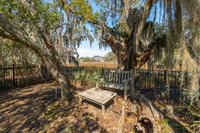 201 N Ladd Court, Charleston, SC 29492