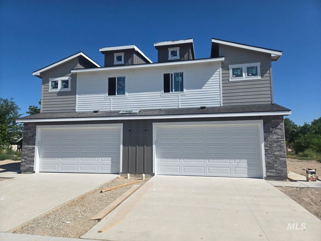 560 Desert Rose Avenue, Wilder, ID 83676