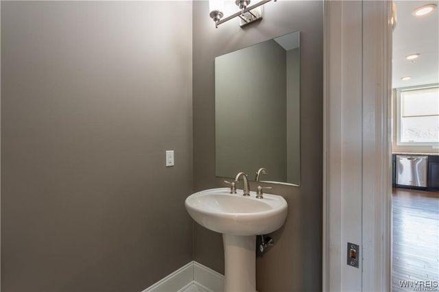 35 Ojibwa Circle, Buffalo, NY 14202