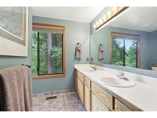 5450 Se PINE St, Hillsboro, OR 97123