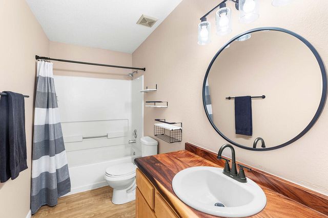 6031 Maddux Place NW, Albuquerque, NM 87114