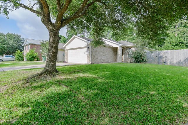 24415 Strong Pine Drive, Huffman, TX 77336