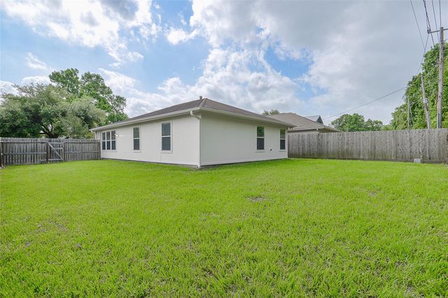 24415 Strong Pine Drive, Huffman, TX 77336
