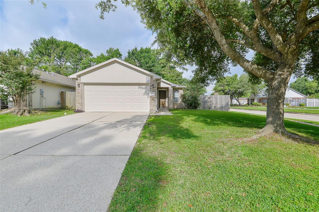 24415 Strong Pine Drive, Huffman, TX 77336