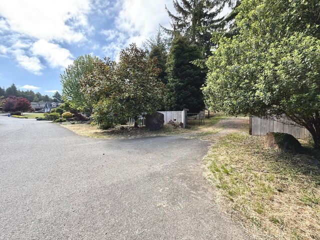 2616 Visser Court, Mckinleyville, CA 95519