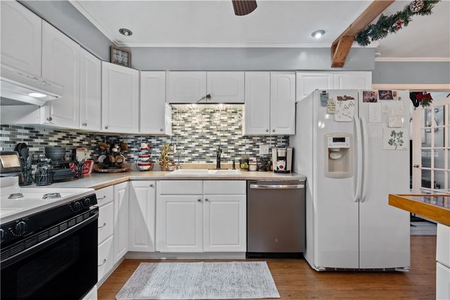 712 Lafayette Dr, Clairton, PA 15025