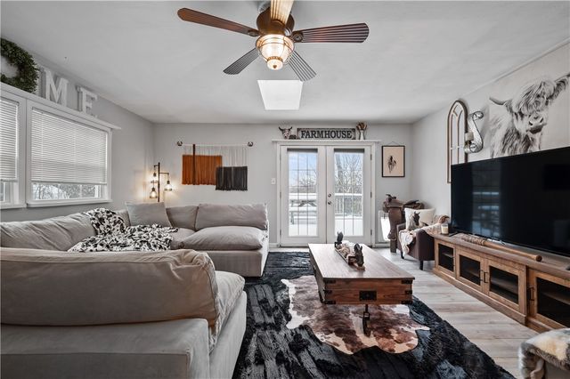 712 Lafayette Dr, Clairton, PA 15025