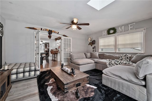 712 Lafayette Dr, Clairton, PA 15025