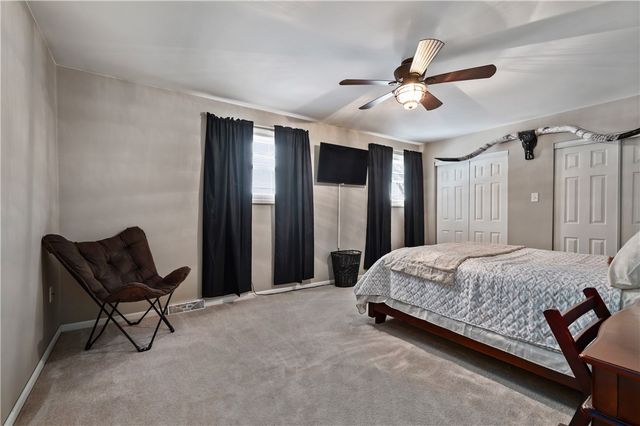 712 Lafayette Dr, Clairton, PA 15025