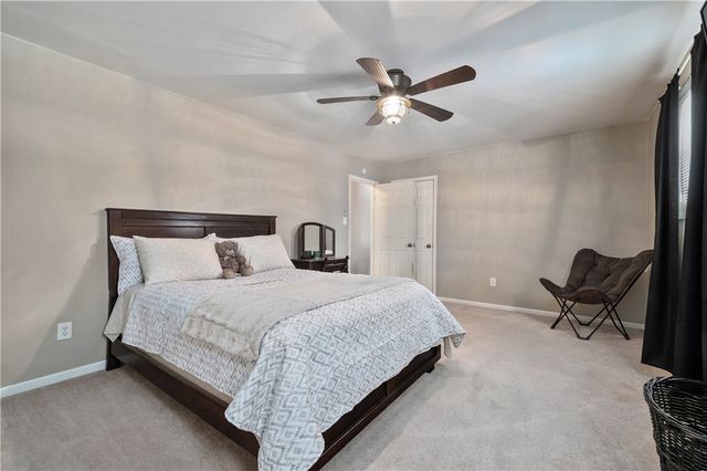 712 Lafayette Dr, Clairton, PA 15025