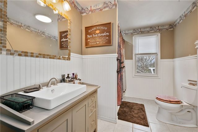 712 Lafayette Dr, Clairton, PA 15025