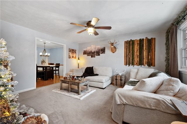 712 Lafayette Dr, Clairton, PA 15025