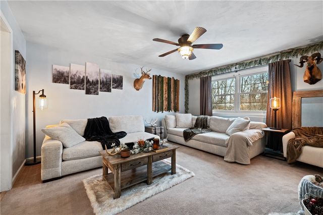 712 Lafayette Dr, Clairton, PA 15025