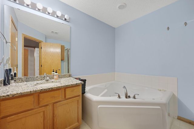 17700 41st Avenue N 78, Plymouth, MN 55446