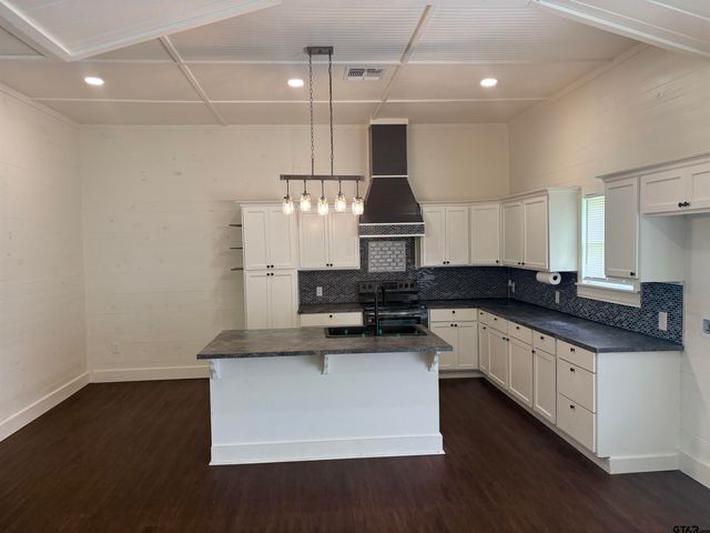 605 E CALVERT, Troup, TX 75789