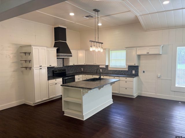 605 E CALVERT, Troup, TX 75789