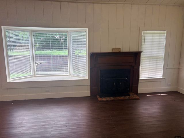 605 E CALVERT, Troup, TX 75789