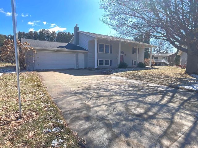 422 S 5 th Avenue, New Hampton, IA 50659