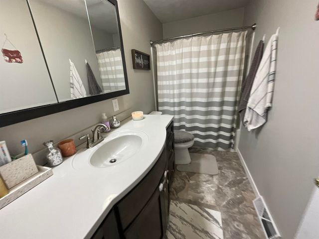 422 S 5 th Avenue, New Hampton, IA 50659