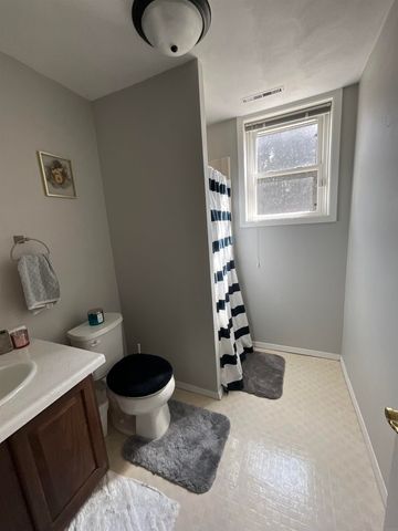 422 S 5 th Avenue, New Hampton, IA 50659