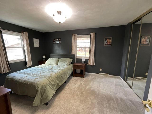 422 S 5 th Avenue, New Hampton, IA 50659
