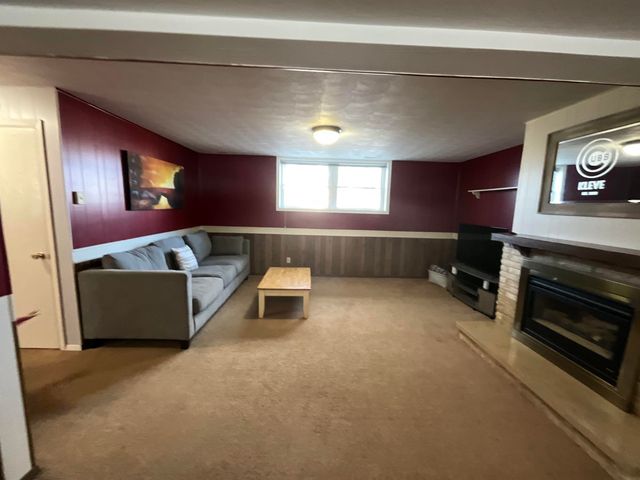 422 S 5 th Avenue, New Hampton, IA 50659
