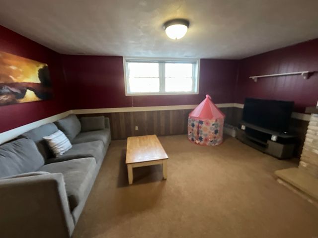 422 S 5 th Avenue, New Hampton, IA 50659