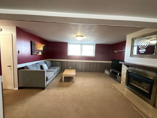 422 S 5 th Avenue, New Hampton, IA 50659