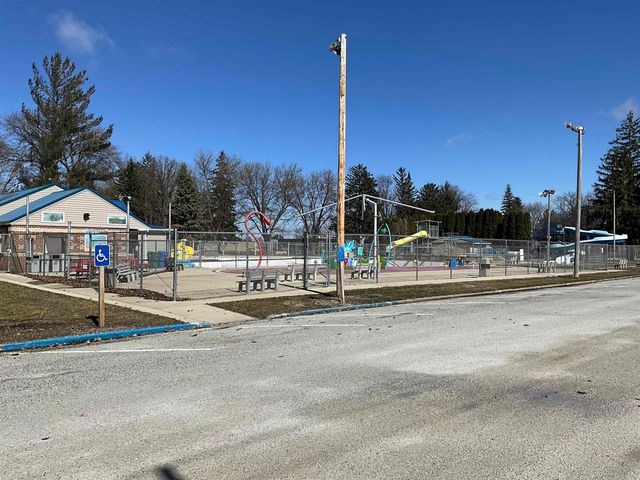 422 S 5 th Avenue, New Hampton, IA 50659