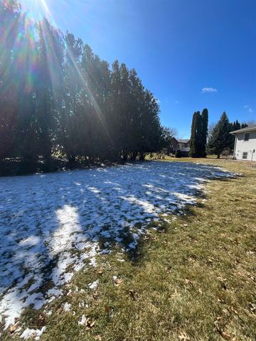 422 S 5 th Avenue, New Hampton, IA 50659