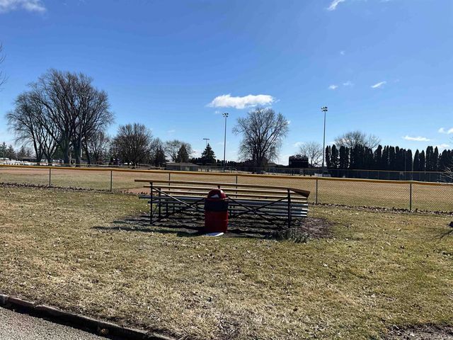422 S 5 th Avenue, New Hampton, IA 50659