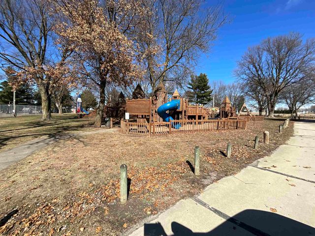 422 S 5 th Avenue, New Hampton, IA 50659