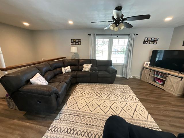 422 S 5 th Avenue, New Hampton, IA 50659