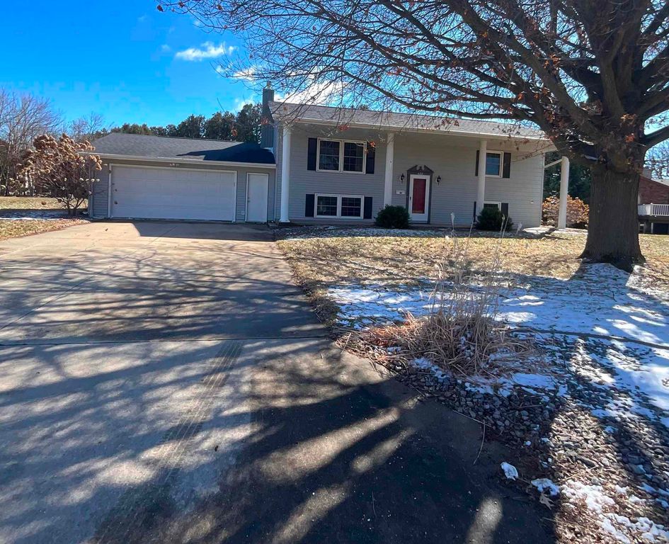 422 S 5 th Avenue, New Hampton, IA 50659