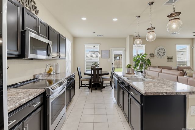 1524 BIRMINGHAM DR, Seguin, TX 78155